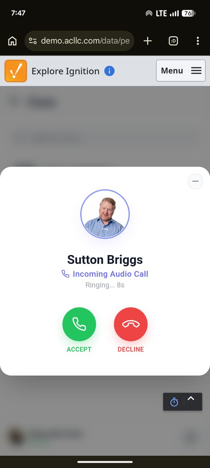 Incoming call notification on a mobile device with accept and decline buttons